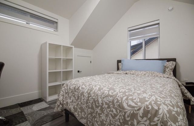 Adorable 2 Bedroom Guest Home