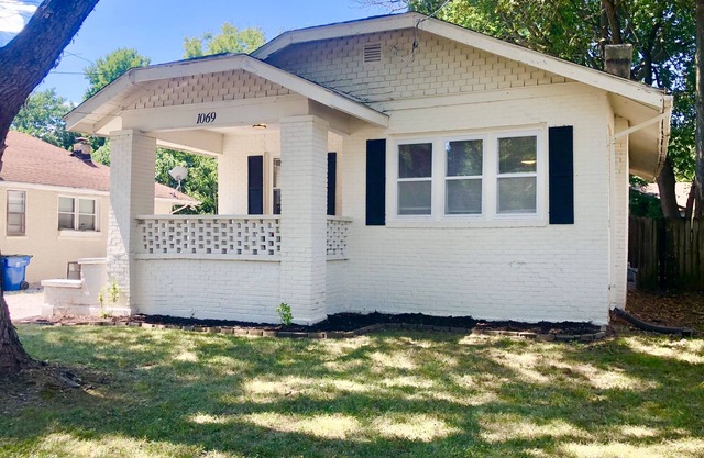 Adorable 2BR Brick Bungalow Available Monthly