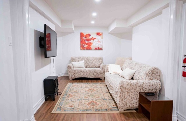 Adorable 3 Bedroom Apartment with Free Parking