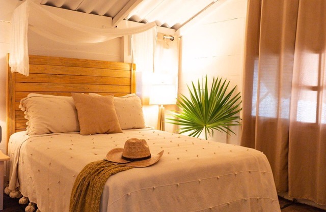Adorable 6 bedroom beachfront home with amenities