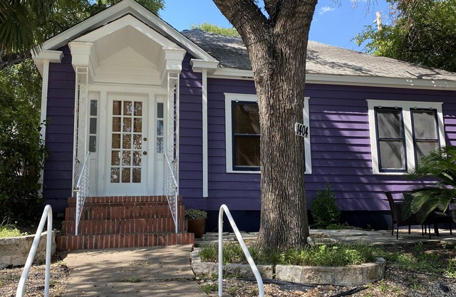 NEUE AUFLISTUNG! Entzückender 6th Street Bungalow