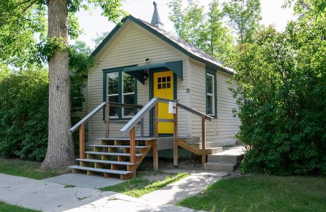 Adorable and Cozy Bungalow