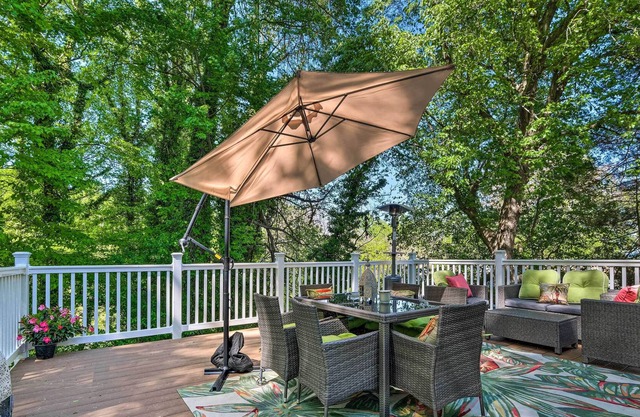NEW! Adorable Beach Cottage w/ Hot Tub & Tiki Bar!