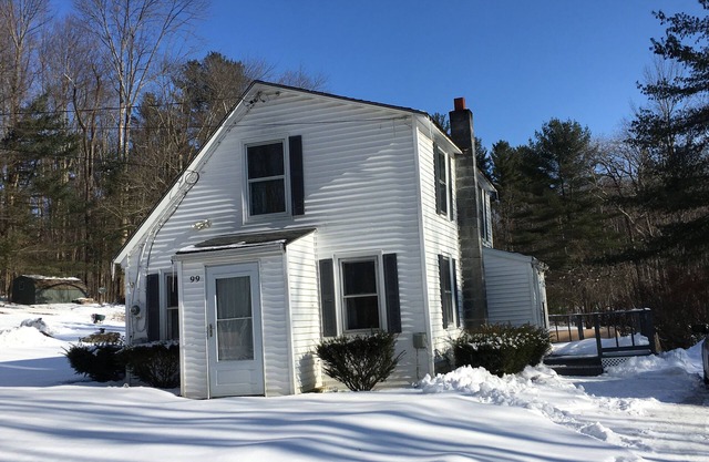 Adorable Berkshires Loft on Quiet Dirt Road. Close to Tanglewood.