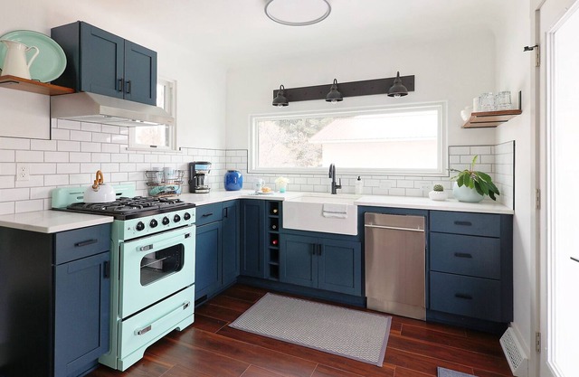 Adorable bungalow renovated from top to bottom!