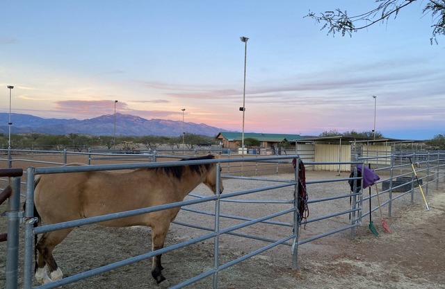 Adorable casita with picturesque mountain views-less than 10 minutes from I-10