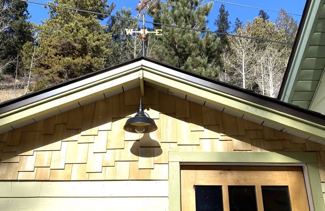 Adorable Cottage in National Forest -- hiking & climbing steps from your door!