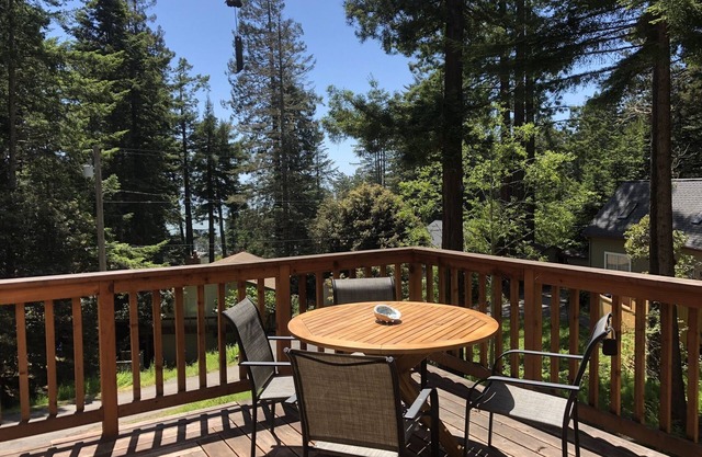 Adorable cottage w/ ocean views, redwoods, and a hot tub. Pets OK!