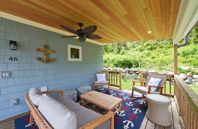 Adorable Cozy Cottage Near Narragansett Beach & Narrow River - Perfect Getaway!