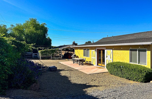 Adorable farm stay close to Temecula wine country