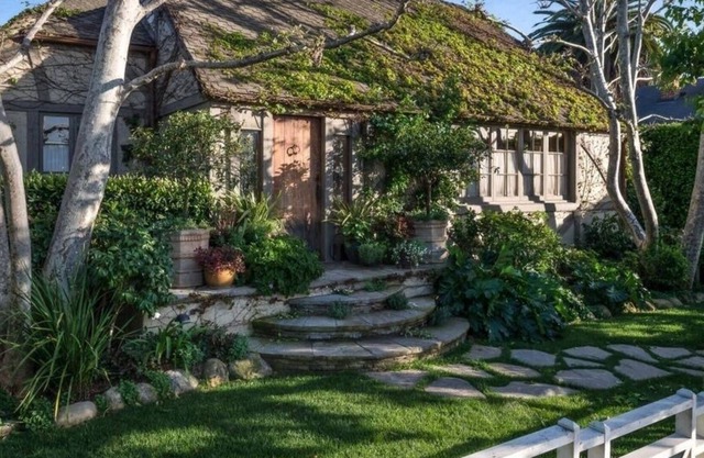 Entzückendes französisches Tudor Cottage Home. Gehen Sie zur State Street! Blocks vom Theater!