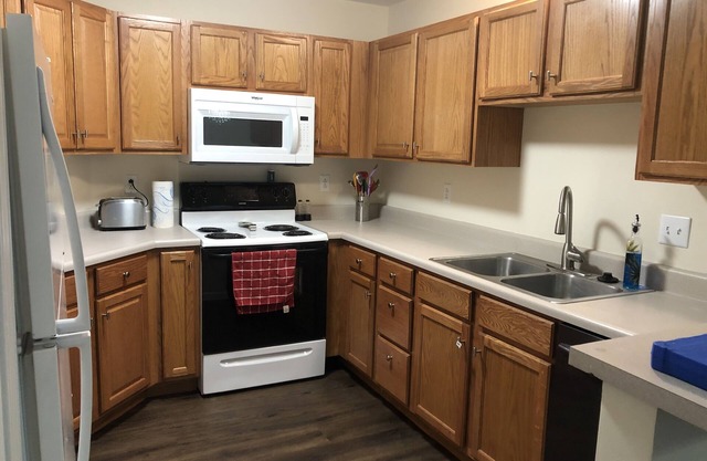 Adorable furnished apartment with ALL the amenities!