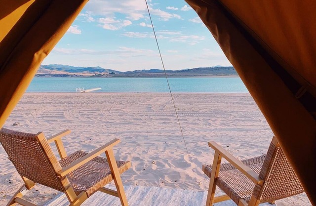 Adorable glamping Tent on private sandy beach