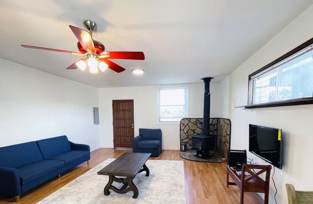 Adorable guest house in Yelm!