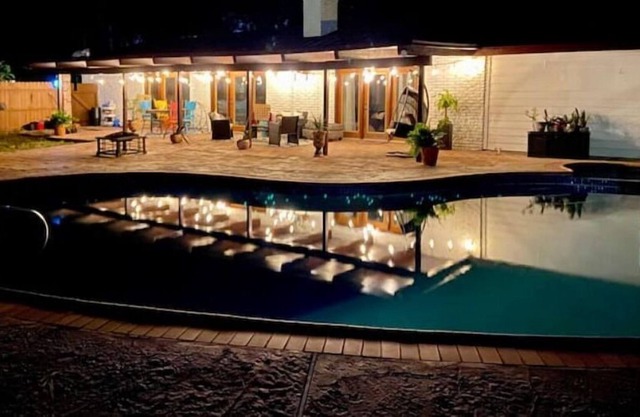 Adorable guest house with pool