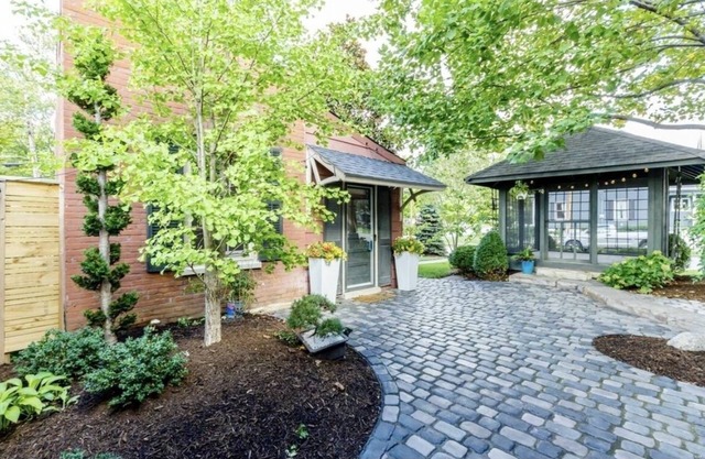 🌟 Adorable Historic 🏠 in the ❤️ of St. Charles 🌟