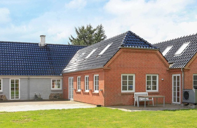 Luxuriöses Ferienhaus in Hovedstaden mit Meerblick