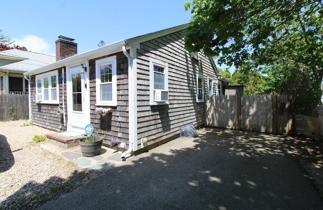Adorable Home Close to Harbor, Shopping, Restaurants, and Beaches (2309)