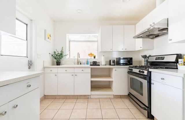 Adorable Home Near LA