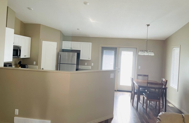 Adorable House with 3 beds & 1.5 baths