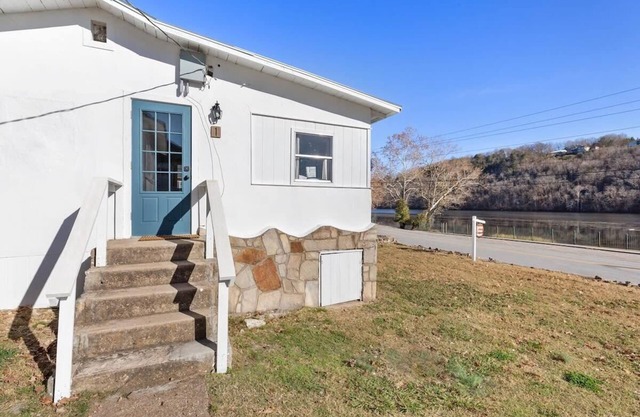 Adorable Lakefront Cottage - Rockaway Beach