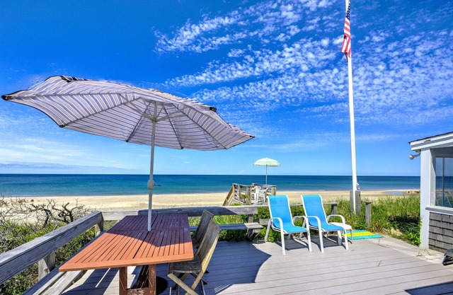 Adorable Oceanfront Cottage on Spring Hill Beach