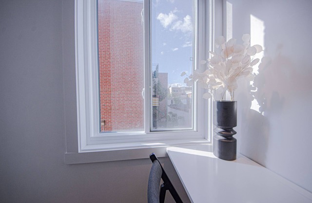 Adorable One Bed Apt 96% Walking Score in Downtown Close to Metro