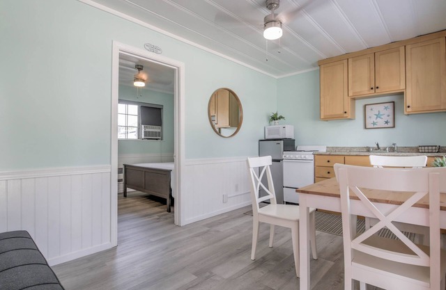 Adorable One Bedroom Cottage along the Sacramento River