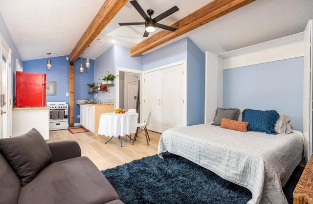 Adorable & Pet Friendly-Close to U and Downtown!