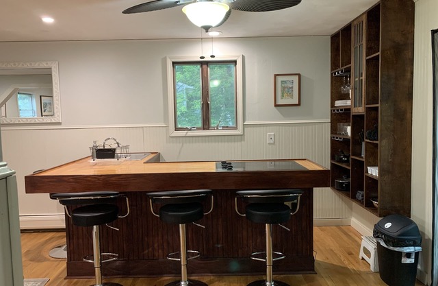Adorable place near downtown, private suite