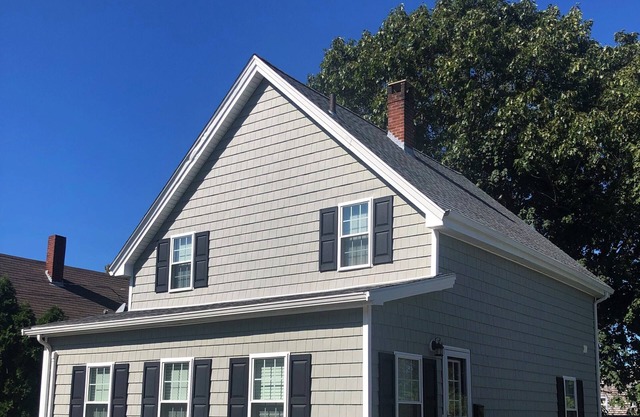 Adorable renovated house, steps from Front Beach and Town