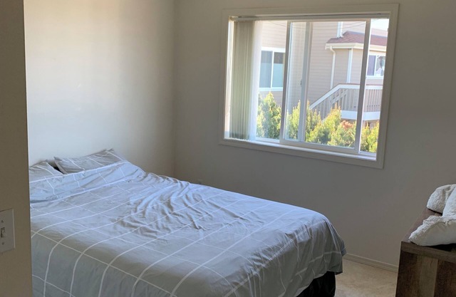 Adorable Room in Home! With VIEWS