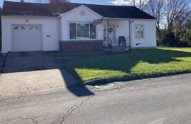 Adorable roomy, Cozy Ranch. Home away from home. Close to Cooperstown, 40min.