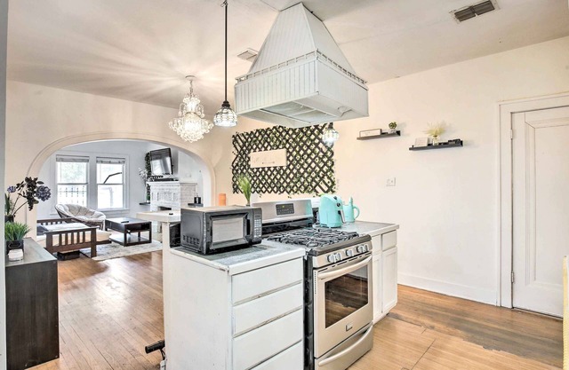 Adorable San Antonio Getaway ~ 4 Mi to Dtwn!