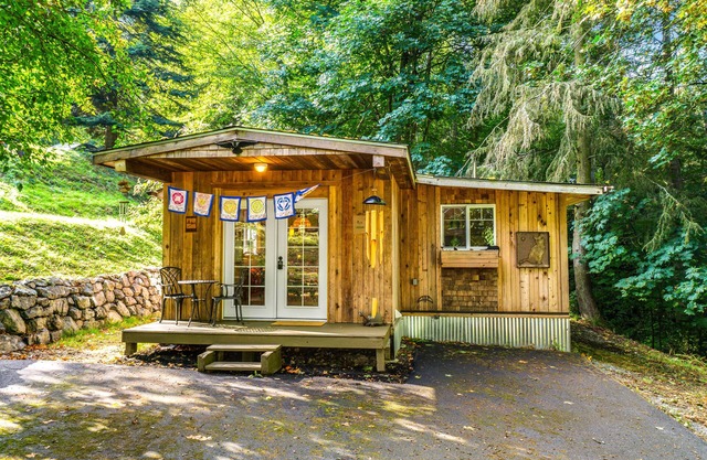 Adorable Single-Level Cottage with Free WiFi, Full Kitchen, & Furnished Porch
