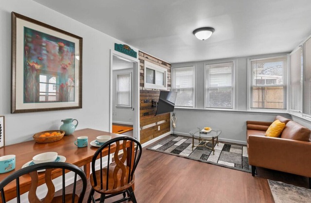 Adorable small house - quiet & safe - 2 BR 1 Bath