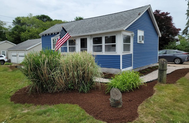 Adorable Snug Harbor Cozy Cottage,Minutes to the beach(pet friendly)