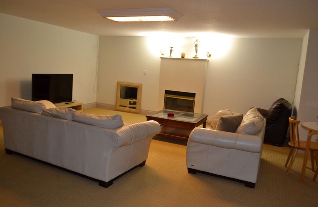 Adorable spacious basement suite