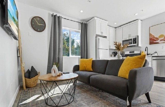 Adorable studio close to DTLA