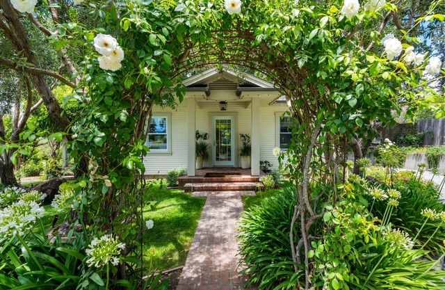 Adorable studio cottage on 3.5 acres in Napa