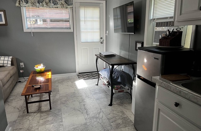 Adorable tiny home on a canal that leads to the beautiful St. John’s River.