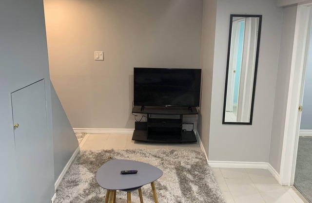 Adorable two bedrooms unit with sperate entrance close to everywhere