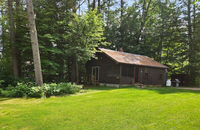 Adorable Waterfront Cottage on Pristine Conway Lake