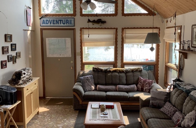 Abenteuer erwartet Sie in diesem Lakeside Retreat, # 9 Rocky Lake North!
