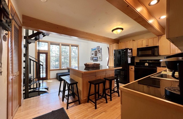 Adventure Awaits from this remodeled Condo-Pool, Hot tub, Tennis Courts