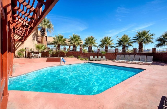 Adventure Awaits in Red Lion Hotel St. George! Pool, Free breakfast, Parking!