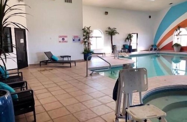 Adventure Awaits! 3 Units Near Navajo Nation Zoo and Botanical Park! W/ Pool!
