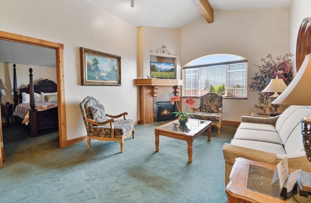 Adventure Hub~Backcountry Ski|Snowmobile|Scuba Diving Villa 3069-2