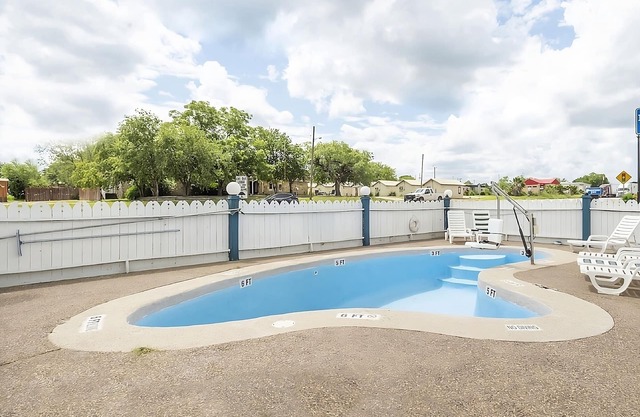 Adventure In the Outdoors! Outdoor Pool, Onsite Dining, Free Parking!