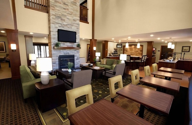 Adventure Trip! Minutes’ Walk from Thomas Jefferson Park! 2 Spaces, Onsite Pool!